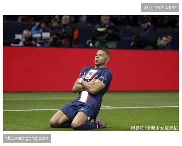 恩佐·费尔南德斯场下生活差点看不出是百万身价球星，居然爱穿这种街头贩卖款？