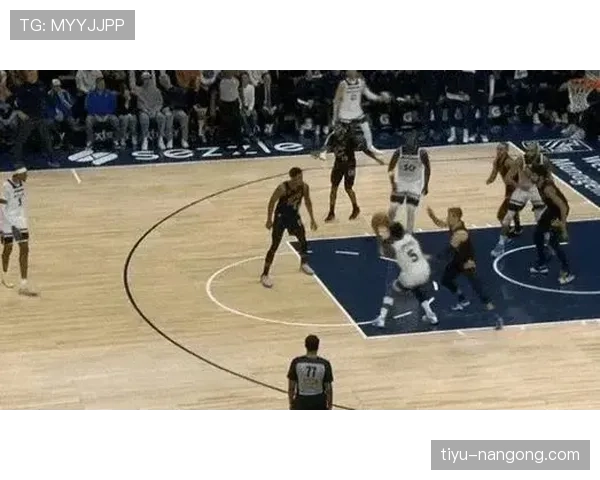 爱德华兹挡拆突破拉开换防空间，较上季关键回合增多