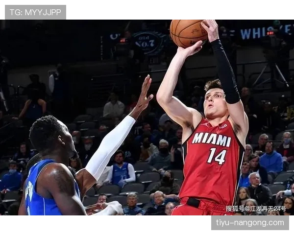 卢尔·邓通过精准挡拆拉开空间 提升球队三分命中率