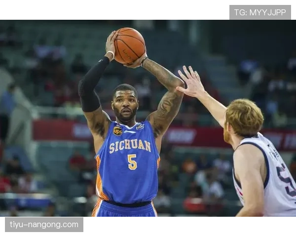 约什·史密斯挡拆制造错位提升防守端影响力明显